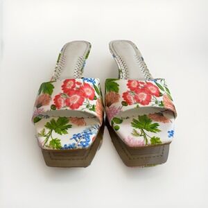 VINCE CAMUTO SLIDE IN FLORAL KITTEN SANDALS.   Size 9M